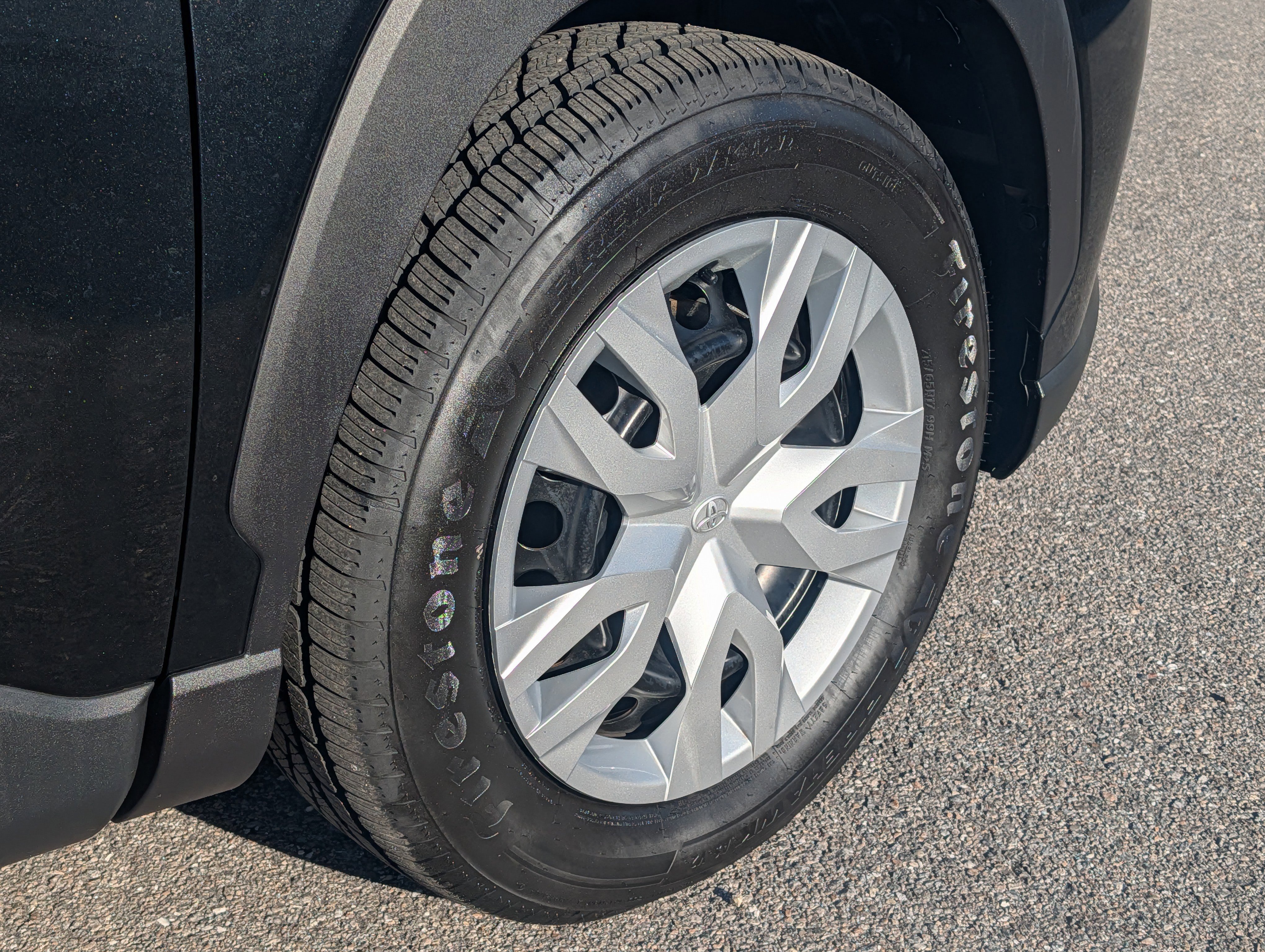 Used 2022 Toyota Corolla Cross L image 13