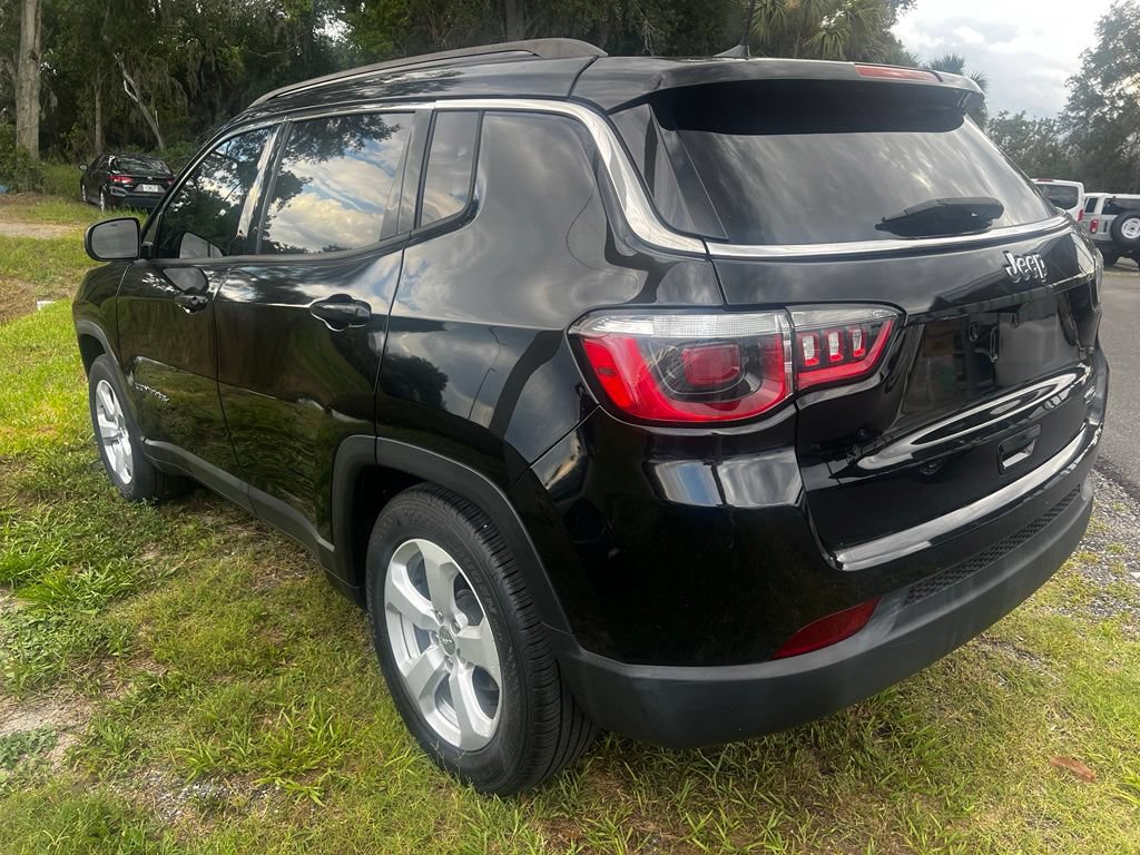 Used 2019 Jeep Compass Latitude FWD image 3