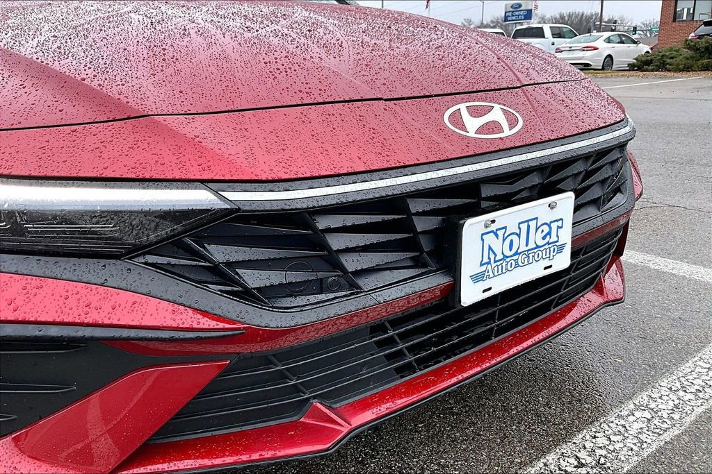 Used 2025 Hyundai Elantra Sport image 28