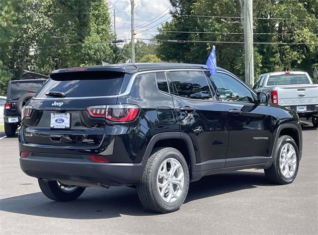 Used 2024 Jeep Compass Sport image 5