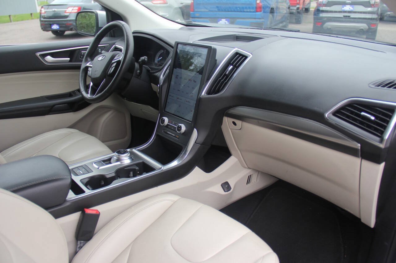 Certified 2022 Ford Edge Titanium AWD/4WD image 19