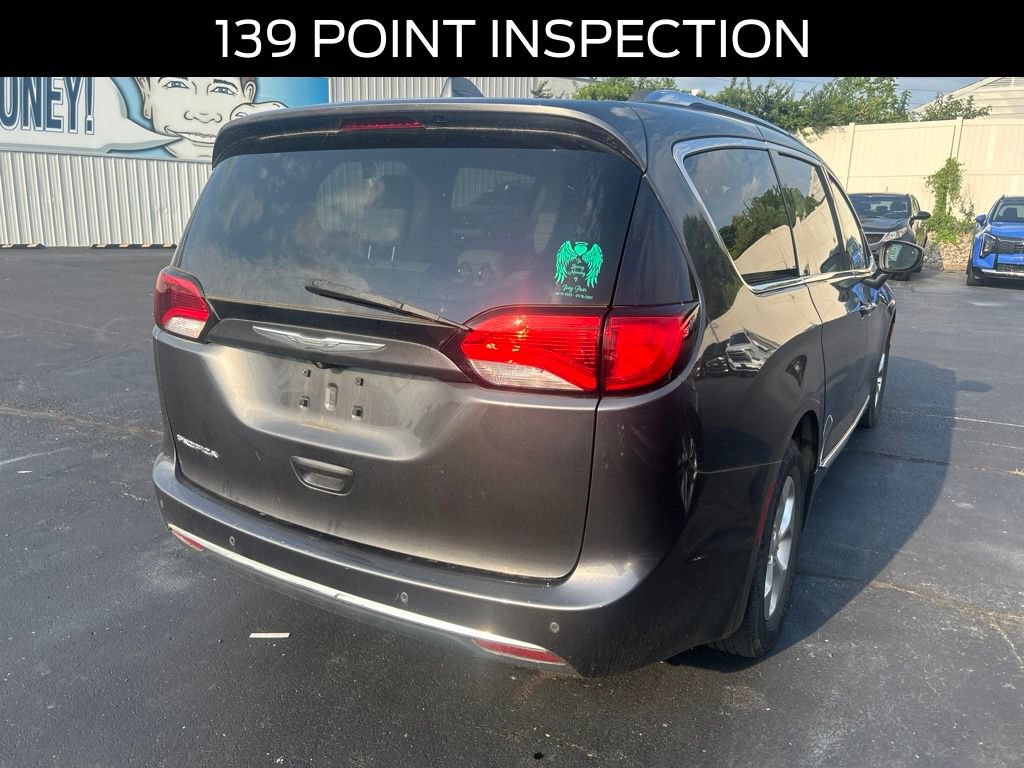 Used 2017 Chrysler Pacifica Touring-L Plus FWD image 4