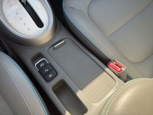 Used 2018 Kia Soul EV + w/ Sun & Fun Package image 35