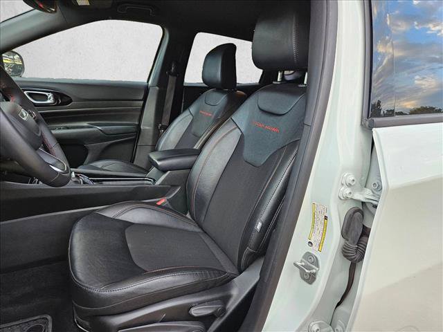 Used 2025 Jeep Compass Trailhawk AWD/4WD image 15
