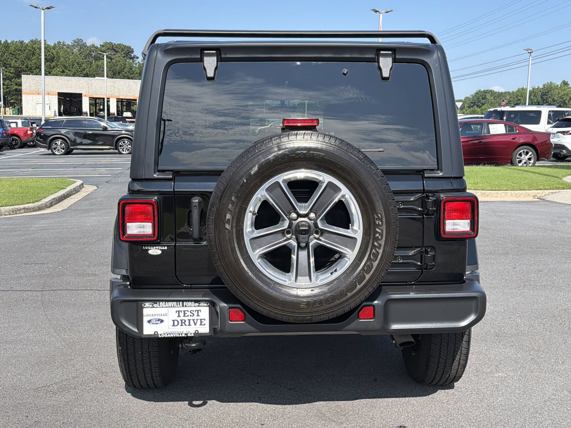 Used 2022 Jeep Wrangler Unlimited Sahara AWD/4WD image 23