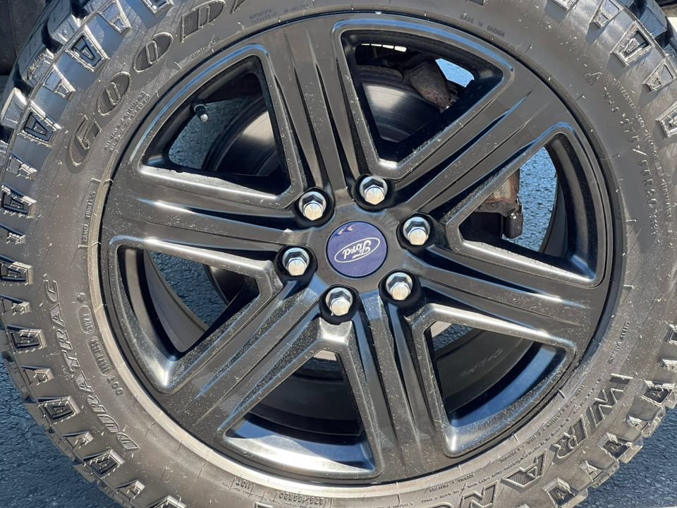 Certified 2018 Ford F150 Lariat w/ Equipment Group 502A Luxury AWD/4WD image 9