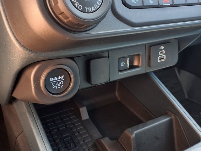 Certified 2025 Ford Maverick Lobo AWD/4WD image 13