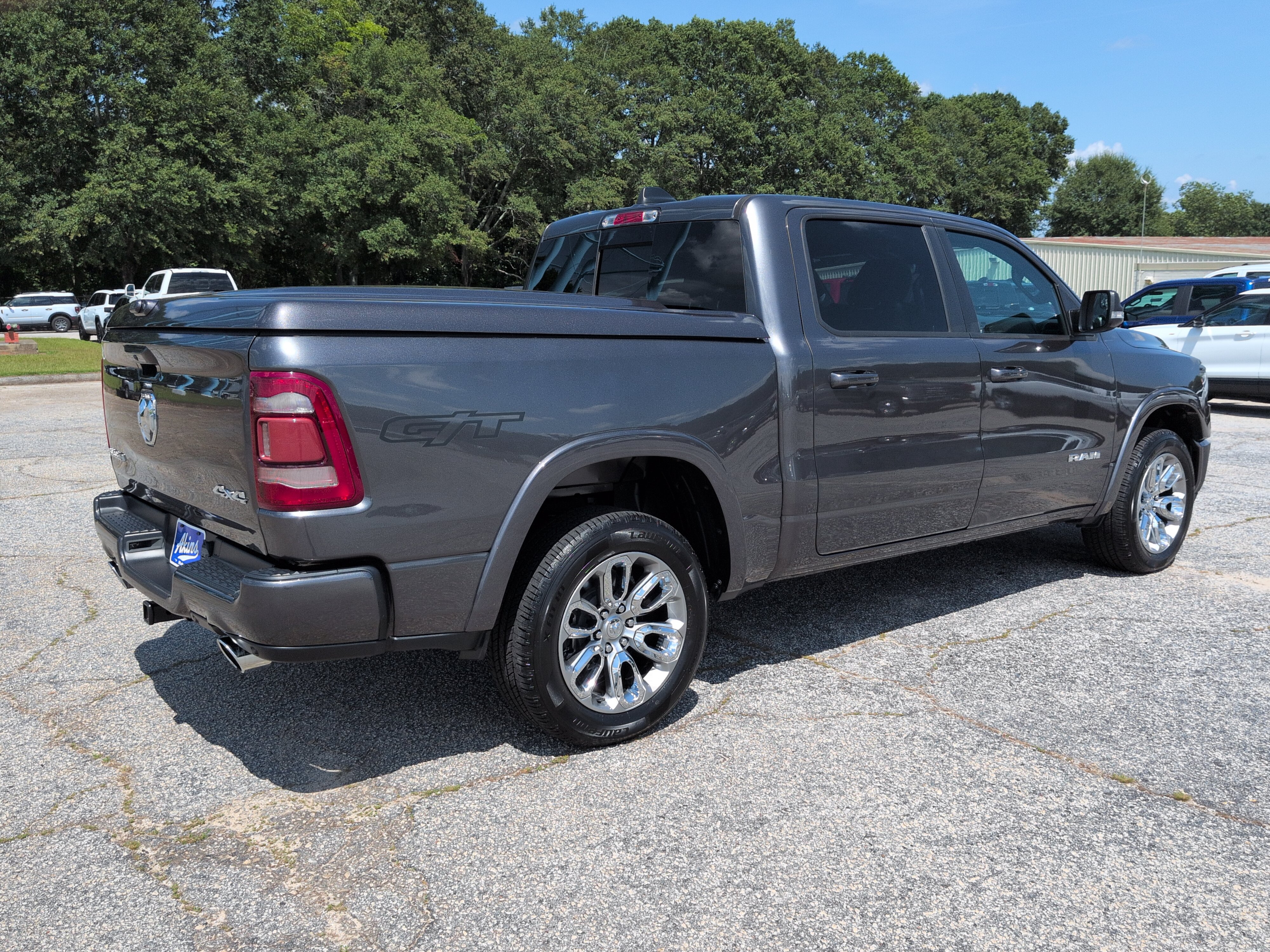 Used 2022 RAM 1500 Laramie AWD/4WD image 3