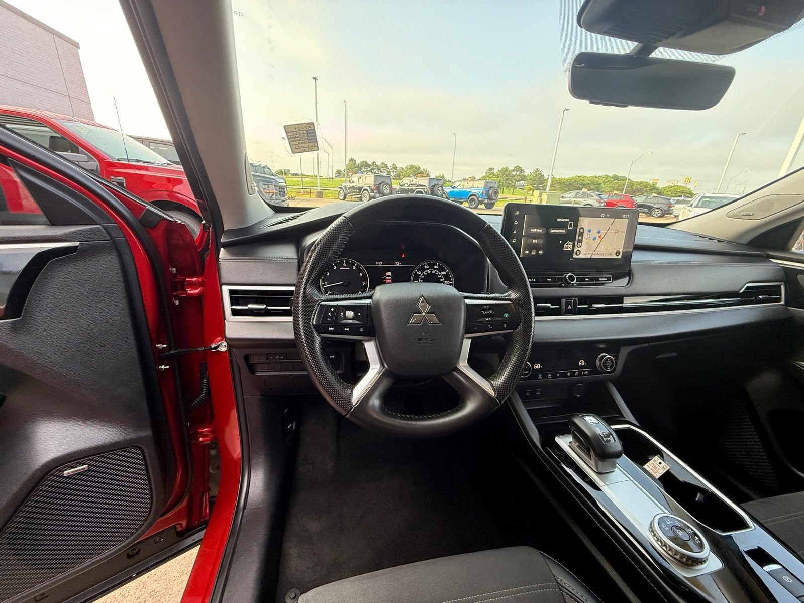 Used 2025 Mitsubishi Outlander SE FWD image 12