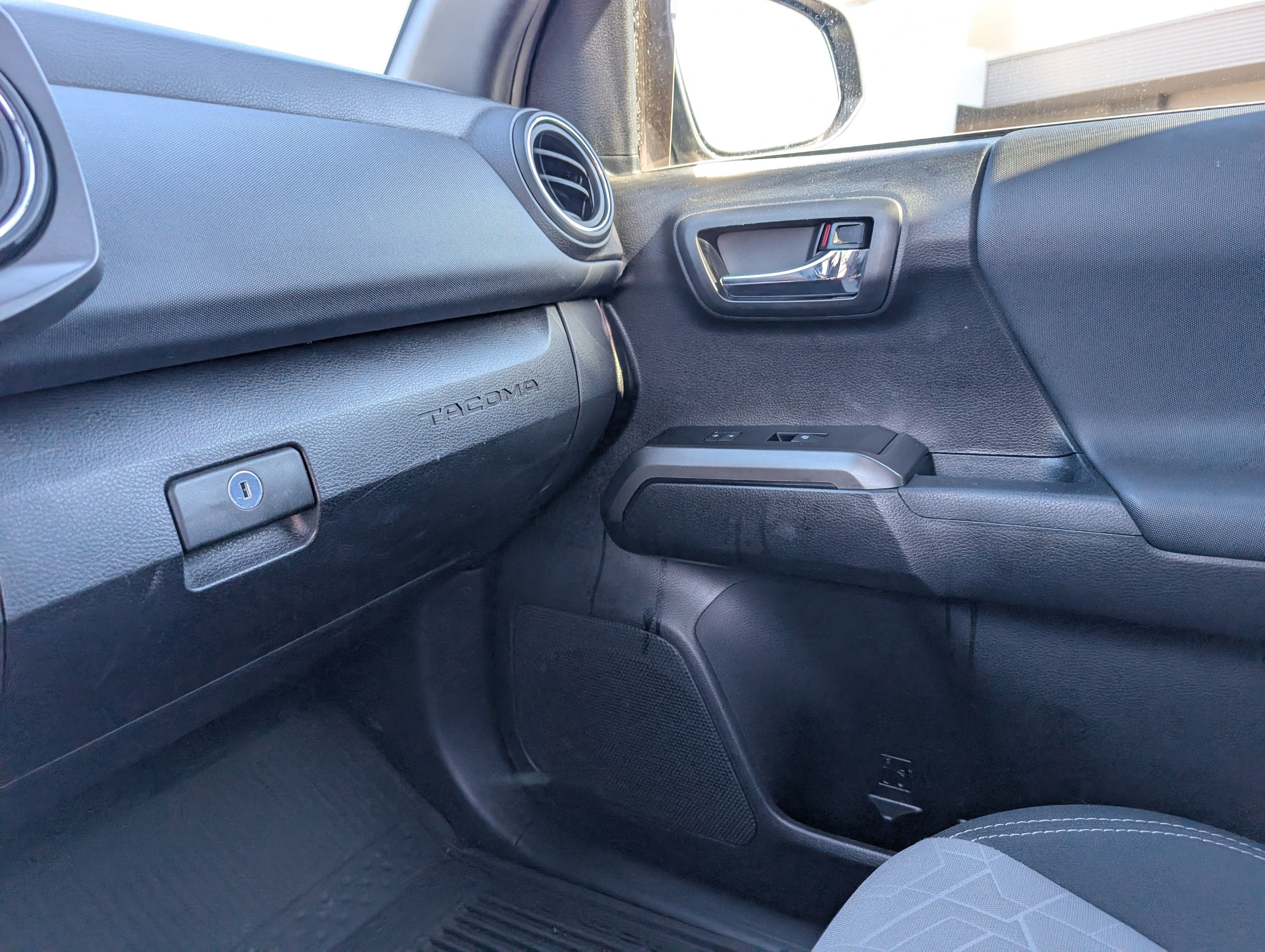 Used 2022 Toyota Tacoma TRD Off-Road w/ Technology Package image 30