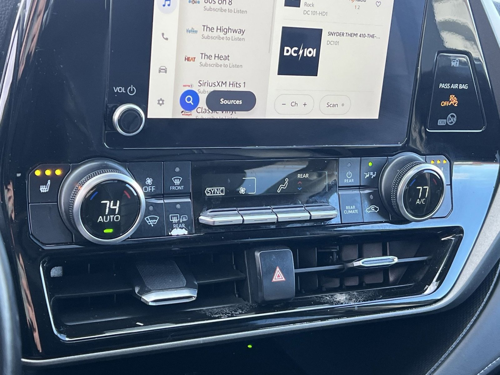 Used 2023 Toyota Highlander XLE image 20