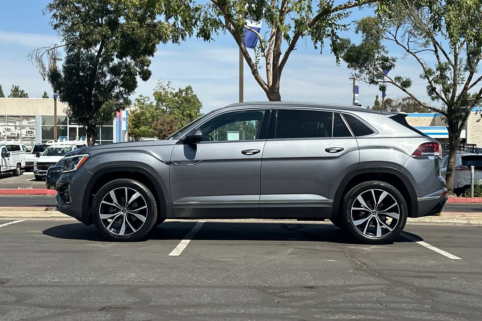 Used 2024 Volkswagen Atlas Cross Sport SEL Premium R-Line AWD/4WD image 6