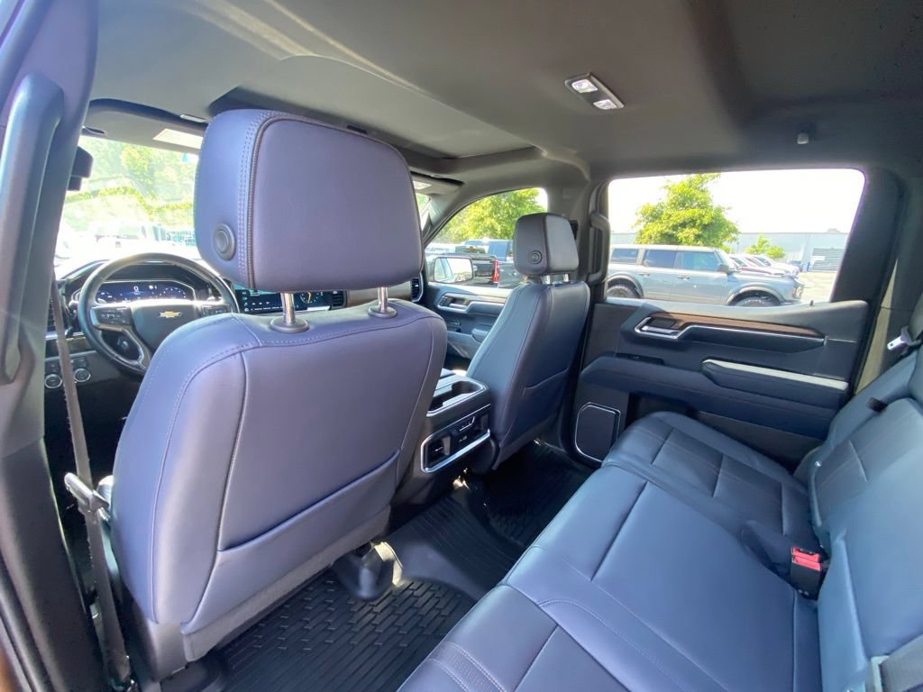 Used 2022 Chevrolet Silverado 1500 High Country w/ High Country Premium Package AWD/4WD image 23