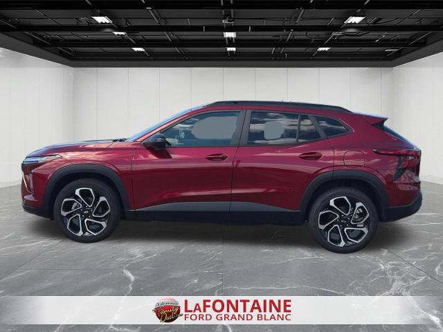 Used 2024 Chevrolet Trax RS FWD image 2