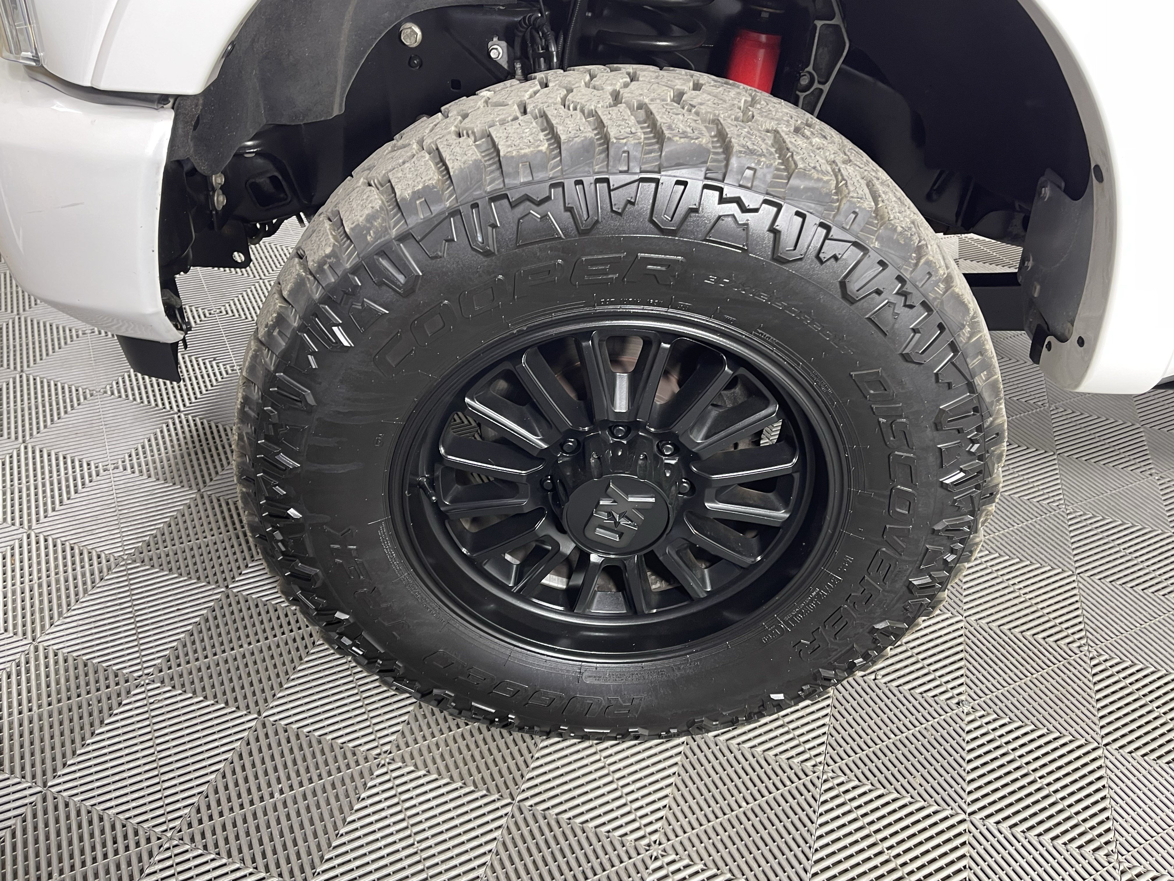 Certified 2022 Ford F350 Platinum w/ Tremor Off-Road Package AWD/4WD image 9