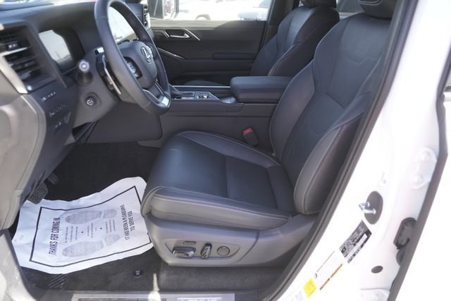 Used 2025 Lexus GX 550 w/ Cold Area Package image 9