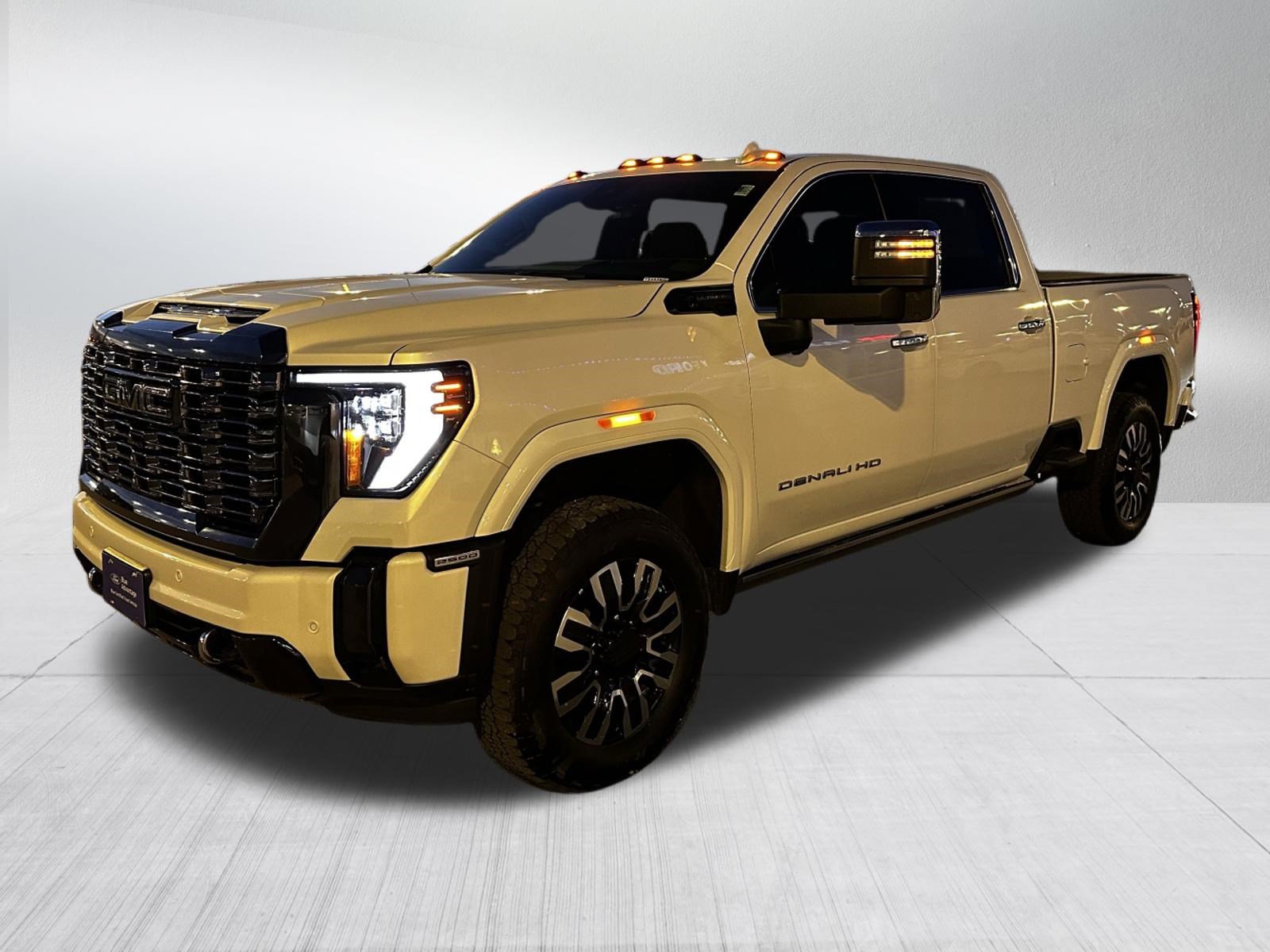Used 2024 GMC Sierra 2500 Denali Ultimate AWD/4WD image 3