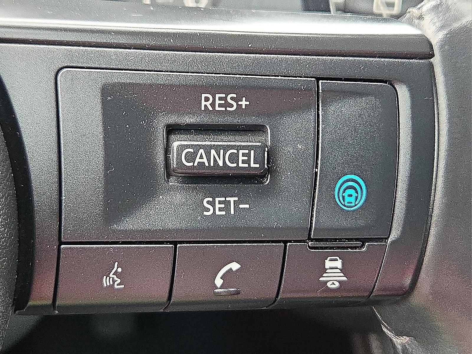 Used 2025 Nissan Pathfinder SV image 20