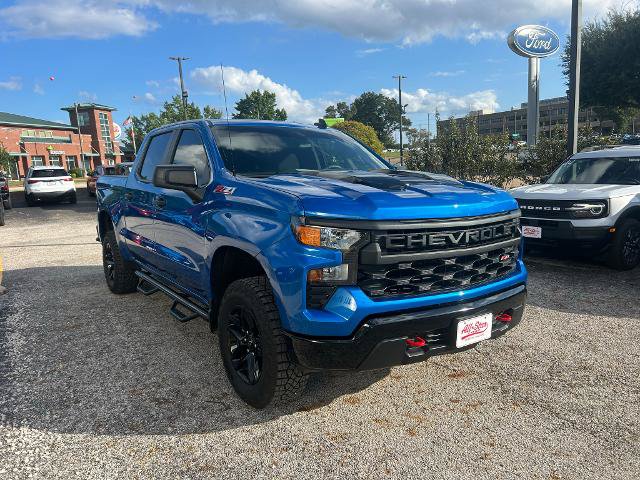 Used 2024 Chevrolet Silverado 1500 Custom Trail Boss AWD/4WD image 3