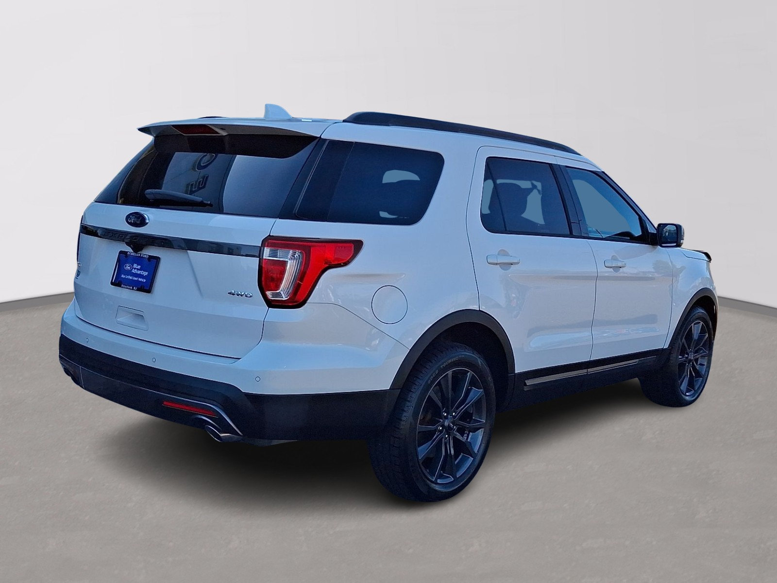 Certified 2017 Ford Explorer XLT w/ Equipment Group 202A AWD/4WD image 6