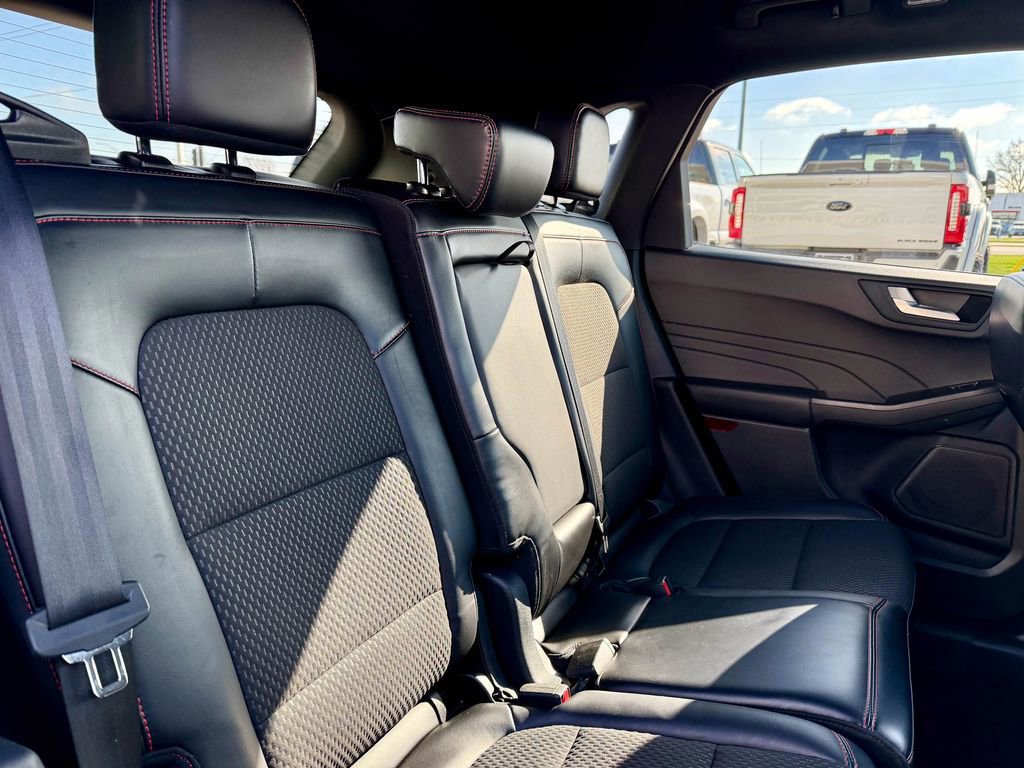 Certified 2024 Ford Escape ST-Line w/ Tech Pack #1 image 18