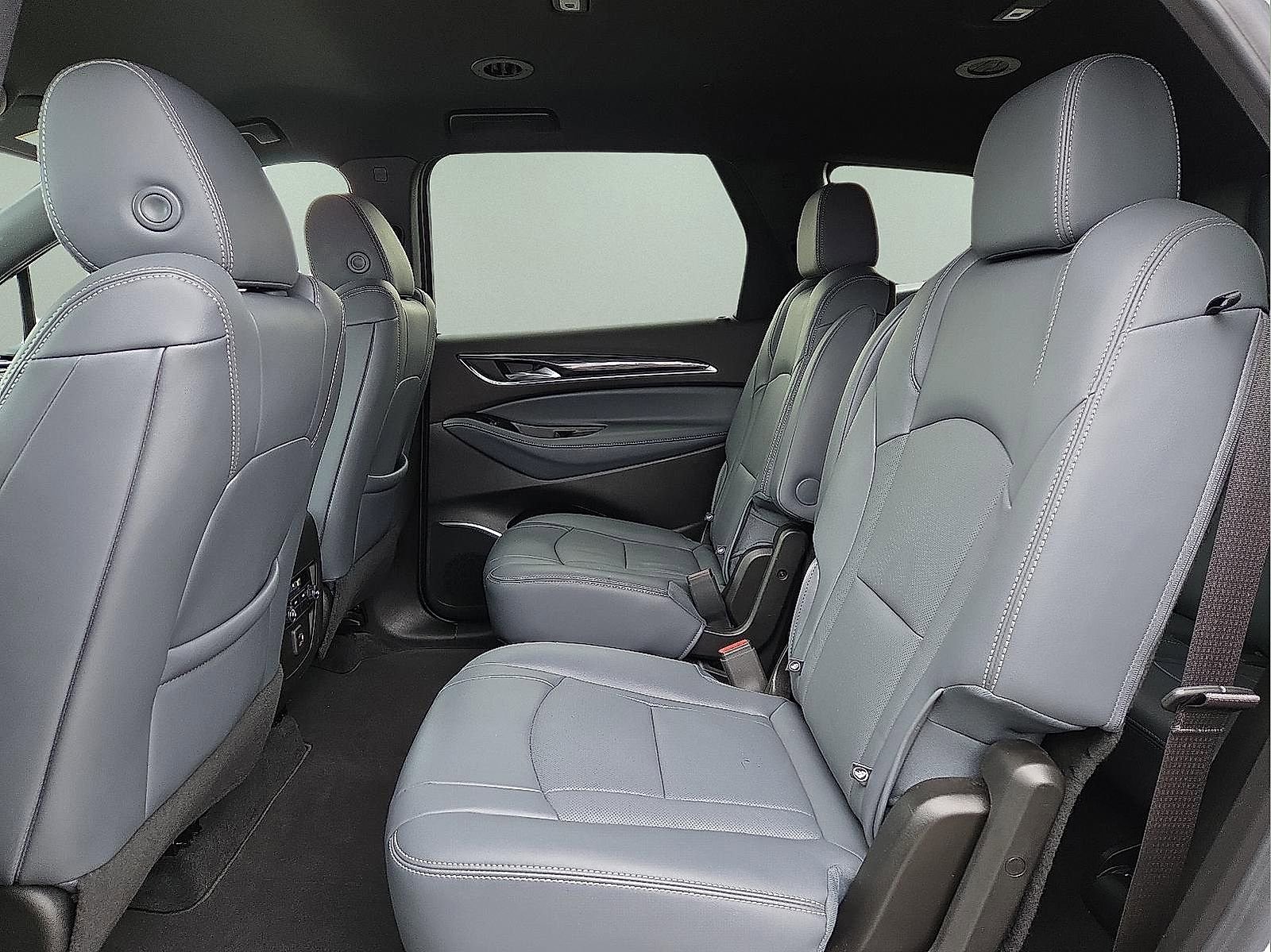Used 2024 Buick Enclave Essence image 11