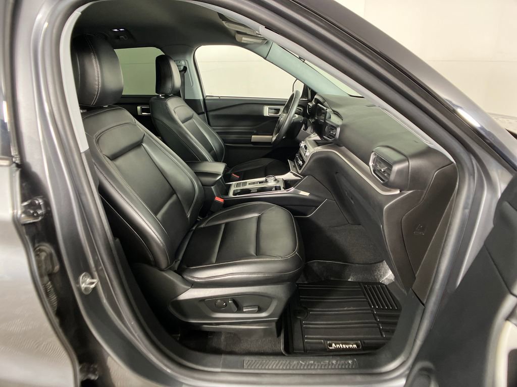 Certified 2021 Ford Explorer XLT w/ Equipment Group 202A image 7