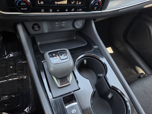 Used 2025 Nissan Rogue SV FWD image 11