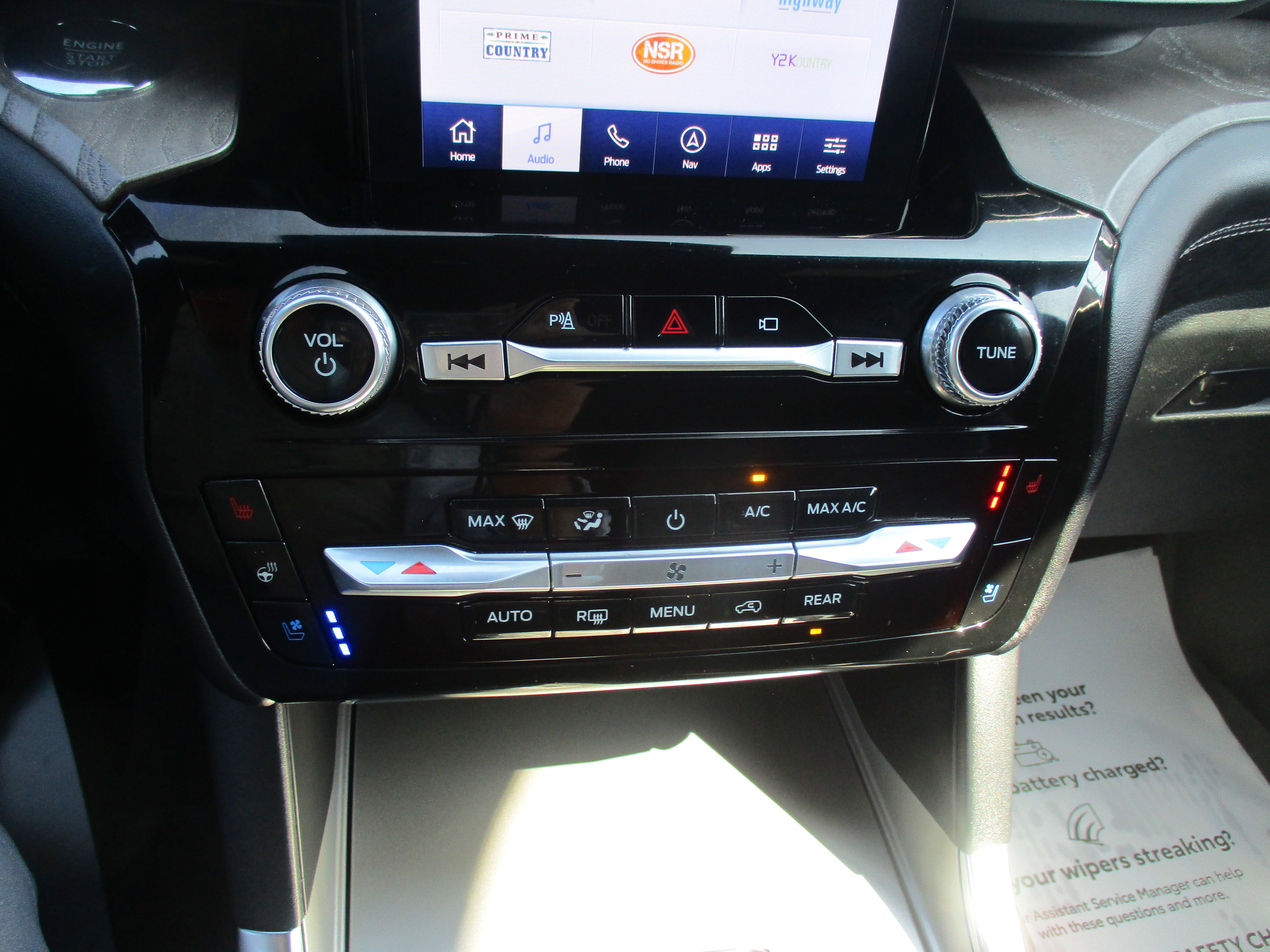 Certified 2023 Ford Explorer Platinum w/ Technology Package AWD/4WD image 19