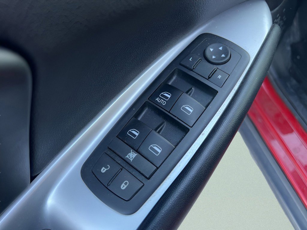 Used 2017 Dodge Journey SE w/ Flexible Seating Group image 21