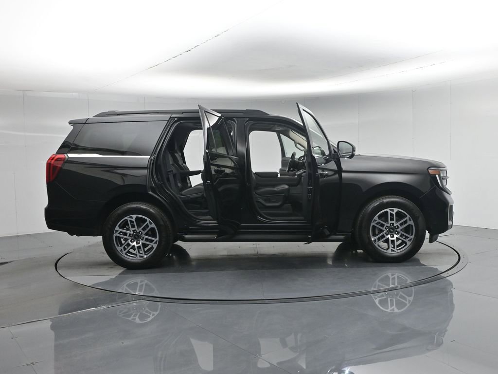 Certified 2025 Ford Expedition Active RWD image 4