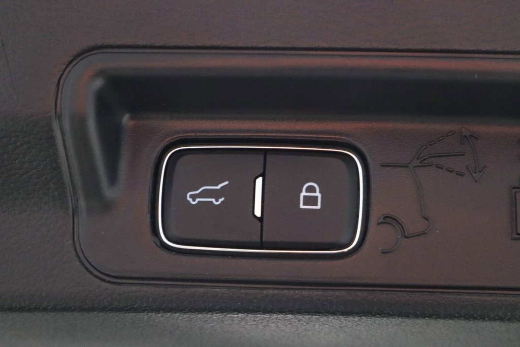 Certified 2022 Ford Explorer XLT w/ Equipment Group 202A image 21