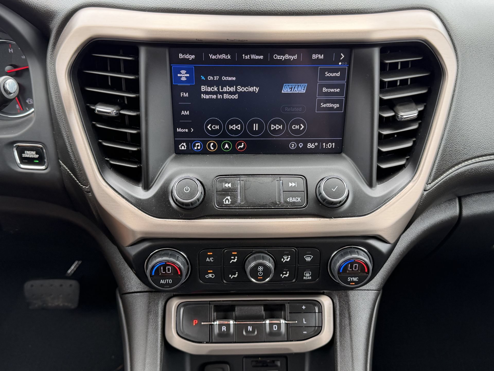 Used 2023 GMC Acadia Denali w/ Denali Technology Package AWD/4WD image 12
