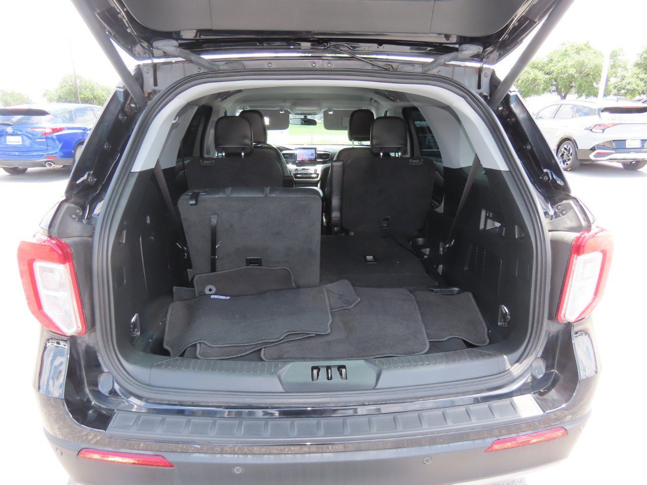 Certified 2023 Ford Explorer XLT w/ Equipment Group 202A RWD image 12