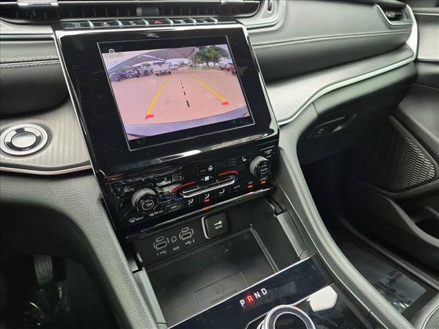 Used 2025 Jeep Grand Cherokee L Altitude AWD/4WD image 14