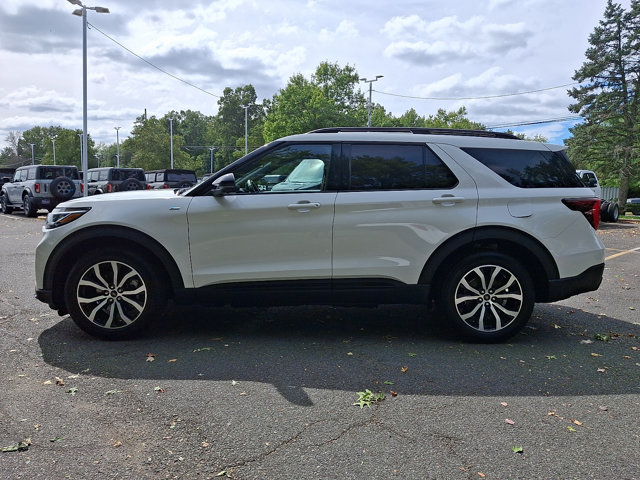 Certified 2025 Ford Explorer ST-Line AWD/4WD image 6