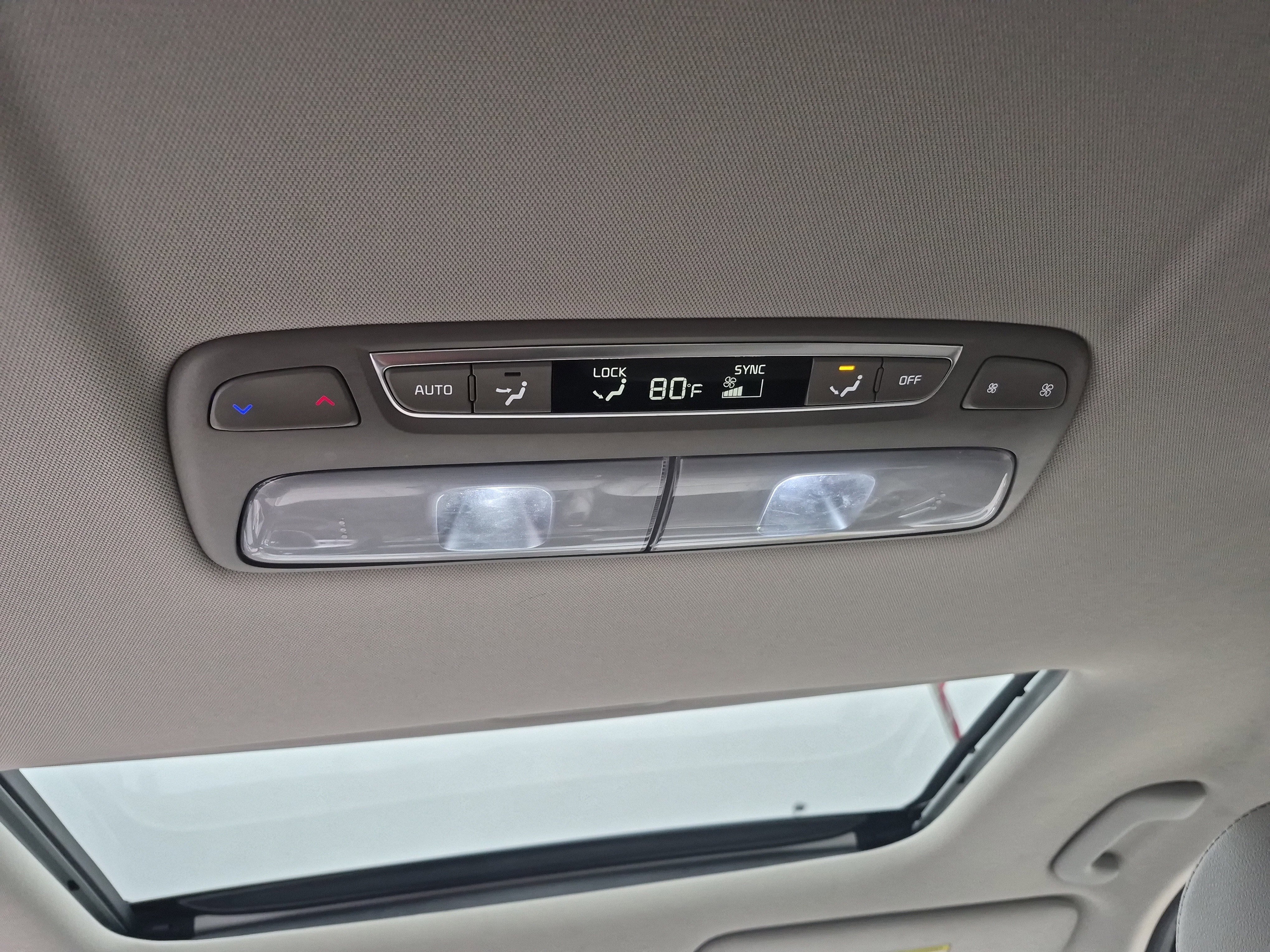 Used 2024 Kia Telluride EX w/ EX Captain's Chair Package image 21