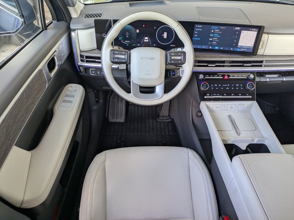 Used 2025 Hyundai Santa Fe Calligraphy AWD/4WD image 18