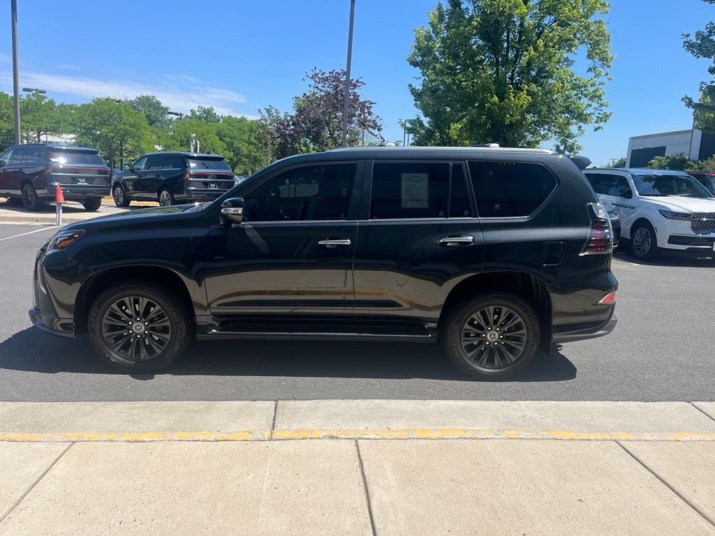 Used 2023 Lexus GX 460 Premium w/ Accessory Package AWD/4WD image 6