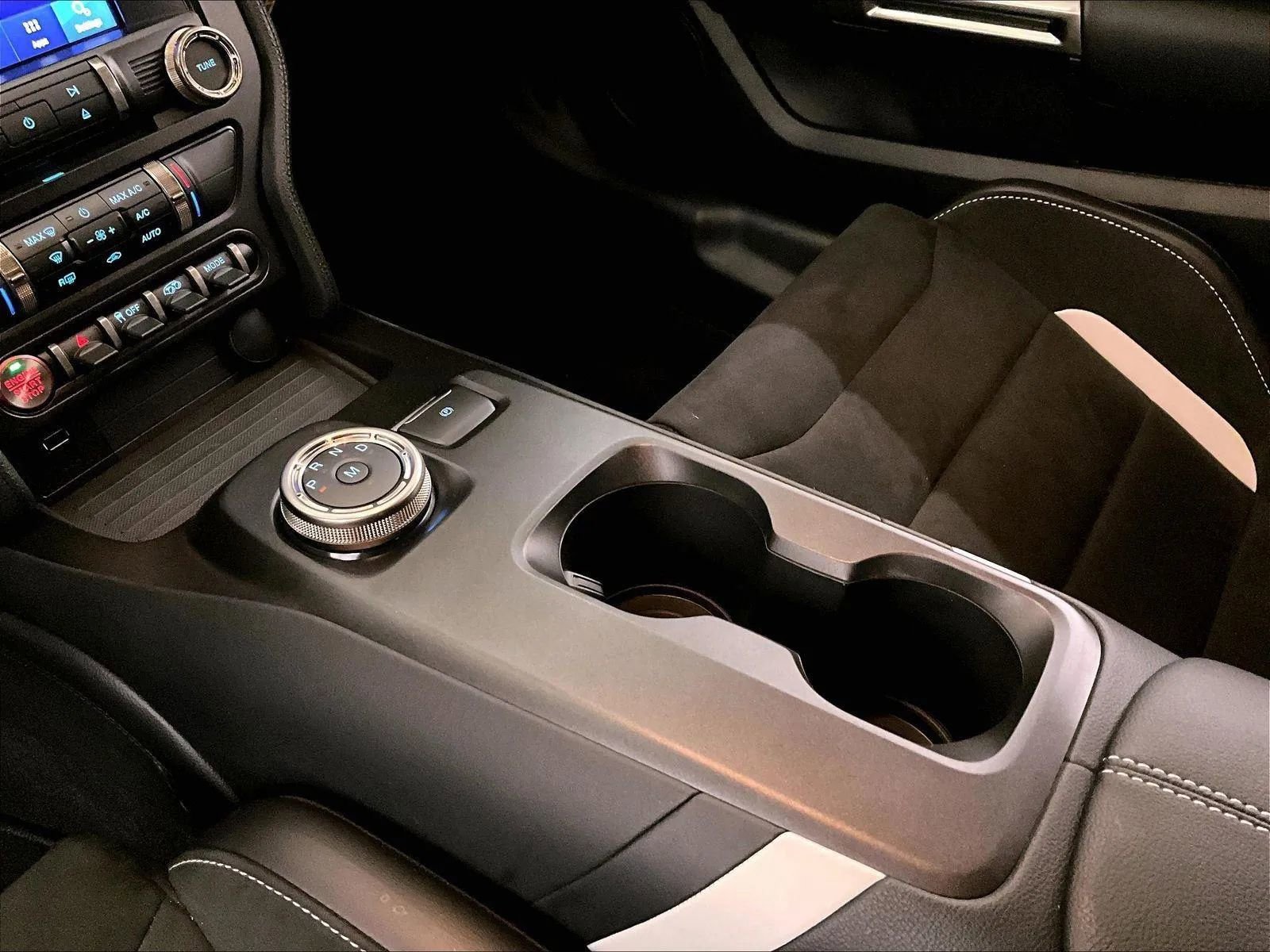 Certified 2020 Ford Mustang Shelby GT500 w/ Carbon Fiber Track Pack RWD image 16