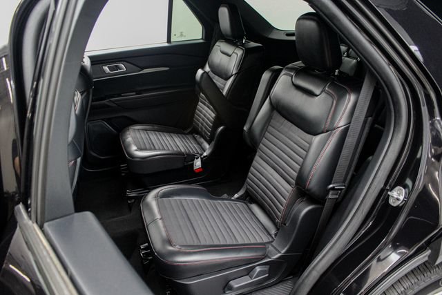 Certified 2025 Ford Explorer ST-Line AWD/4WD image 17