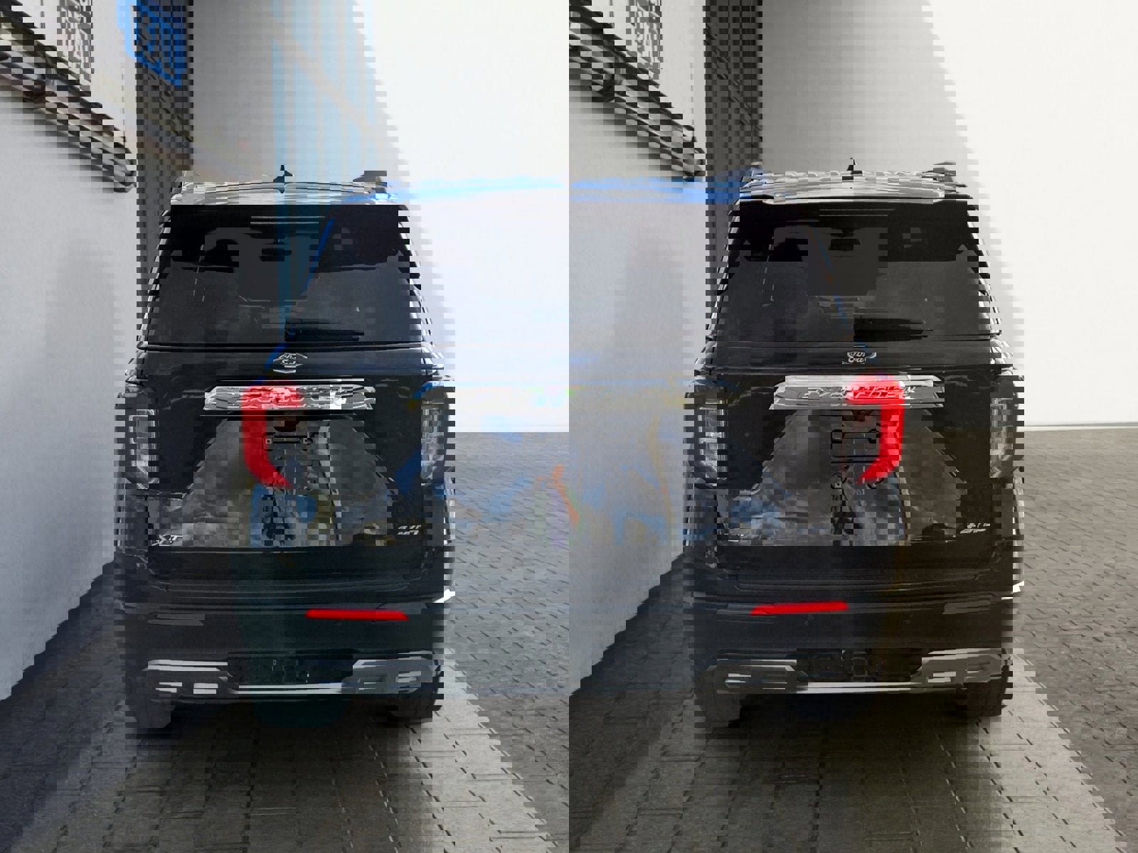 Certified 2022 Ford Explorer XLT w/ Equipment Group 202A image 4