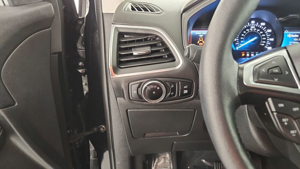 Certified 2024 Ford Edge Titanium image 23