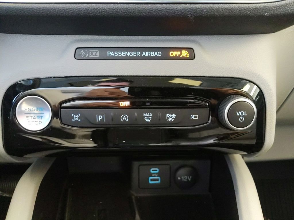 Certified 2023 Ford Escape Platinum w/ Premium Technology Package AWD/4WD image 23