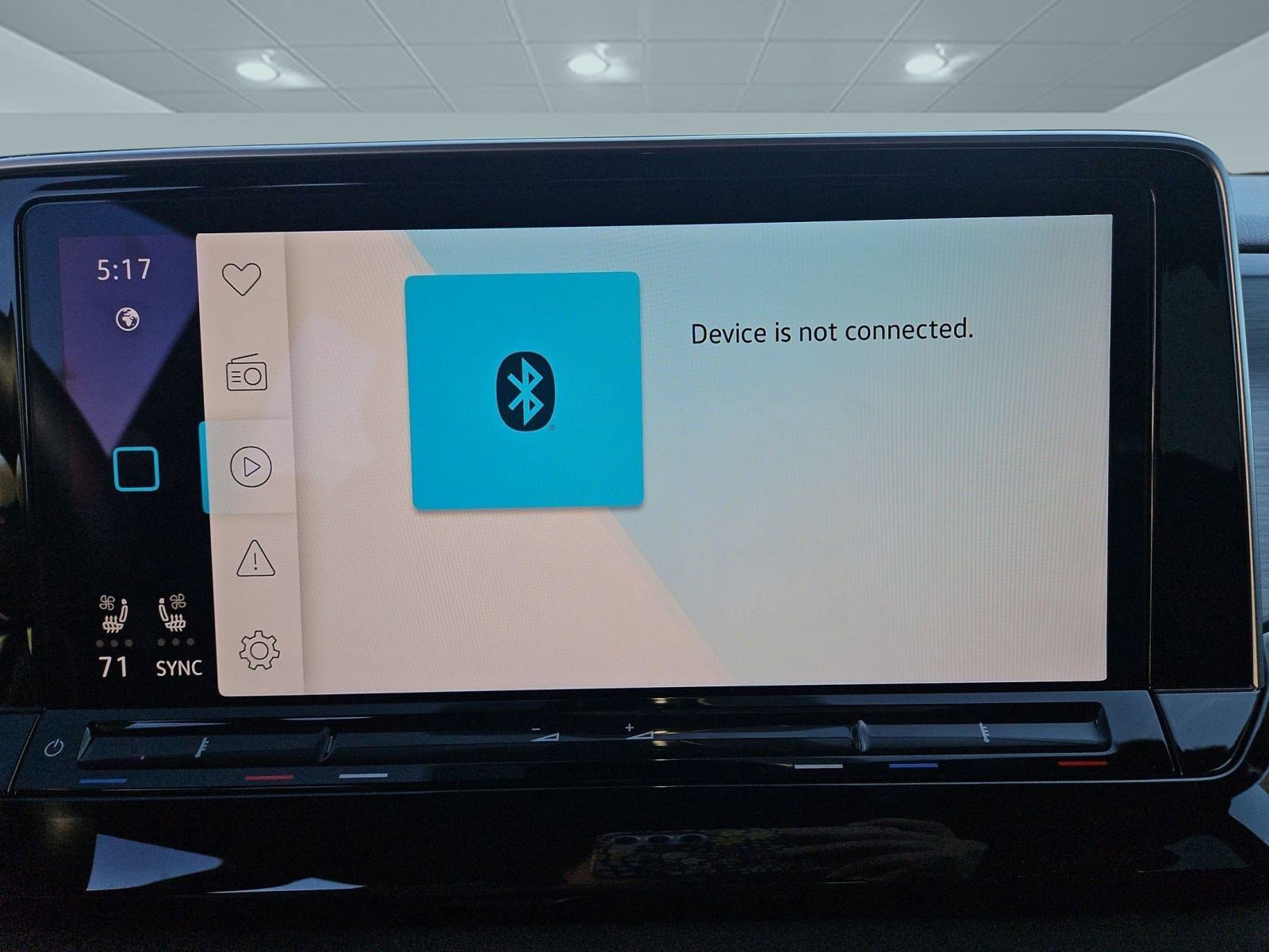 Used 2025 Volkswagen Atlas Cross Sport SE image 24