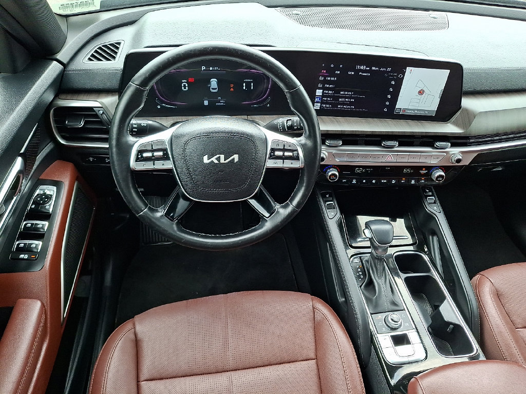 Used 2023 Kia Telluride EX AWD/4WD image 2