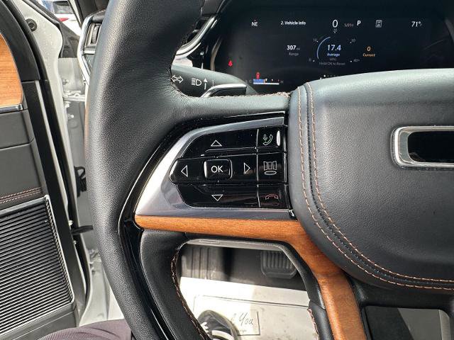 Used 2024 Jeep Grand Cherokee Summit AWD/4WD image 32