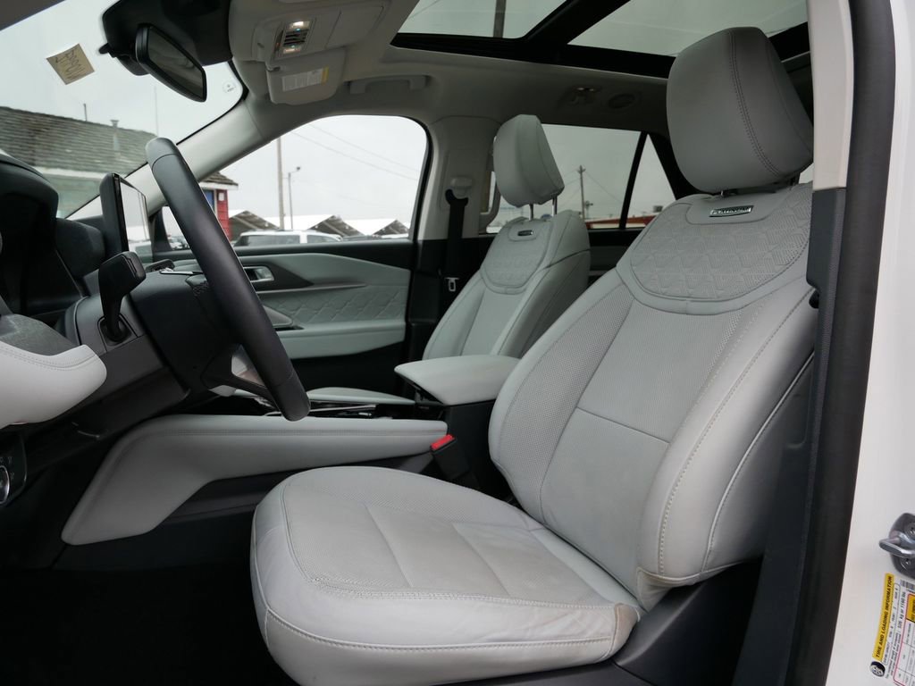 Certified 2025 Ford Explorer Platinum w/ Ultimate Package image 15