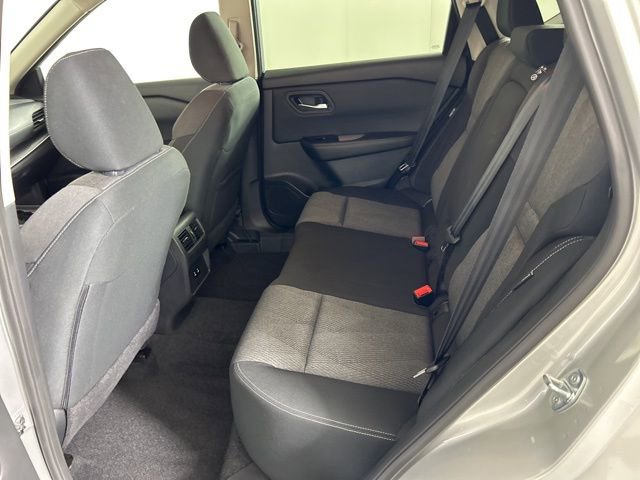 Used 2025 Nissan Rogue SV AWD/4WD image 16