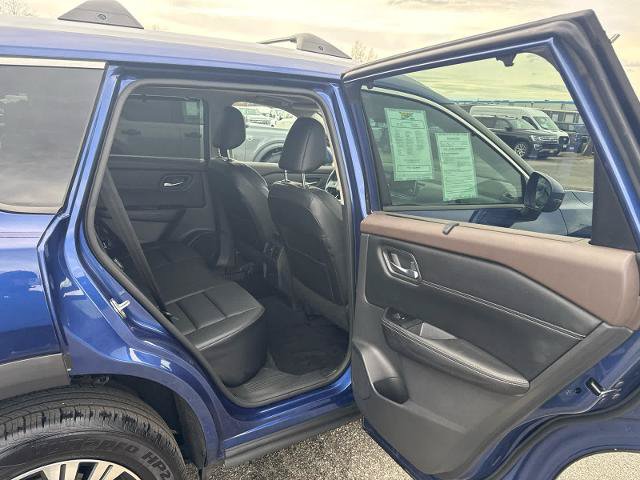Used 2022 Nissan Rogue SV w/ SV Premium Package AWD/4WD image 9